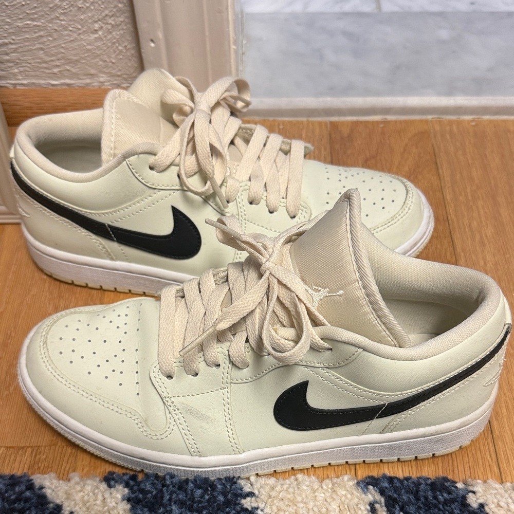 Nike Off-White and Black Low-Top Sneakers